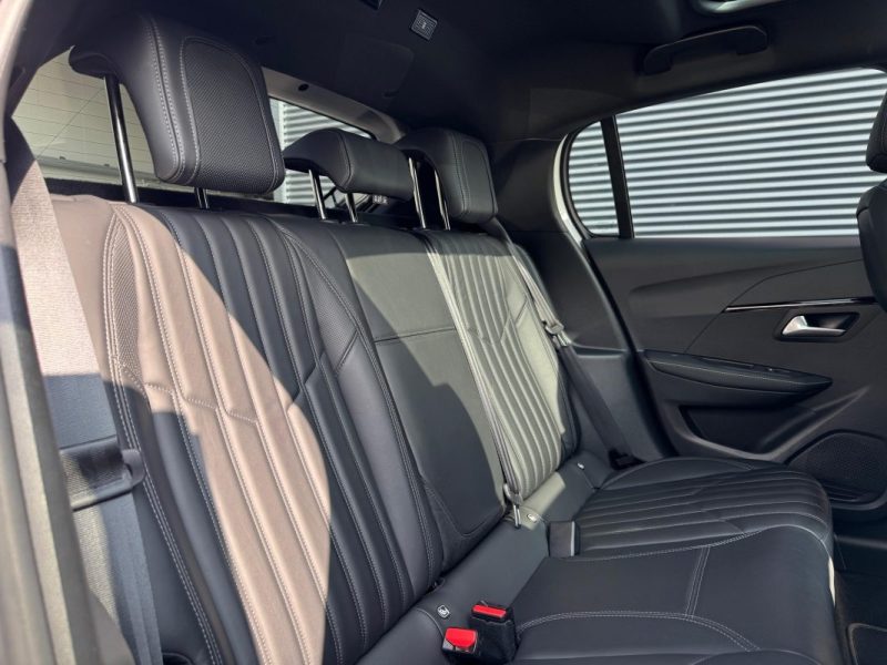 PEUGEOT 208 1.2 PureTech 130 SS EAT8 GT Line - Distribution OK