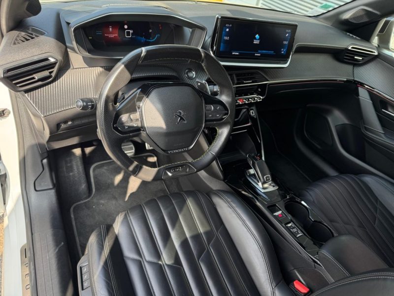 PEUGEOT 208 1.2 PureTech 130 SS EAT8 GT Line - Distribution OK