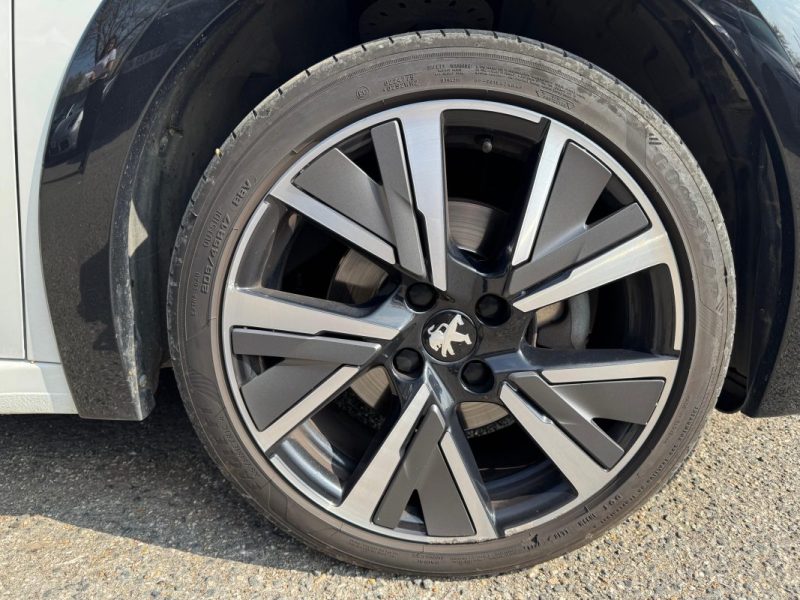 PEUGEOT 208 1.2 PureTech 130 SS EAT8 GT Line - Distribution OK