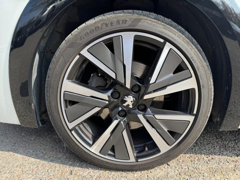 PEUGEOT 208 1.2 PureTech 130 SS EAT8 GT Line - Distribution OK