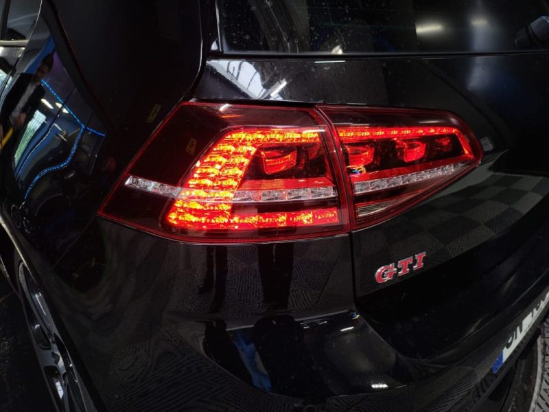 VOLKSWAGEN GOLF 2.0 TSI 220 GTI DSG / TOIT OUVRANT / APPLE CARPLAY / SUIVI COMPLET