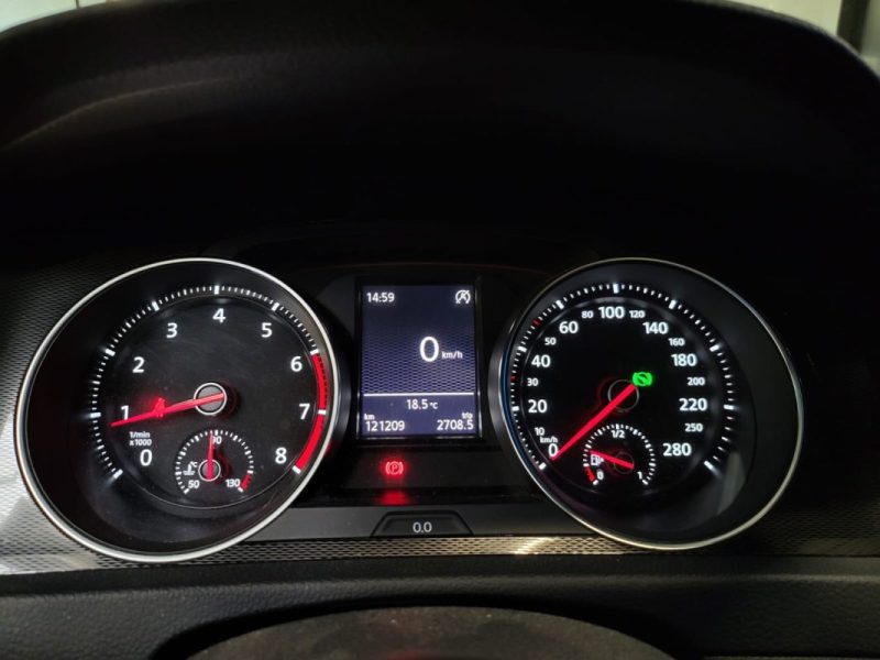 VOLKSWAGEN GOLF 2.0 TSI 220 GTI DSG / TOIT OUVRANT / APPLE CARPLAY / SUIVI COMPLET