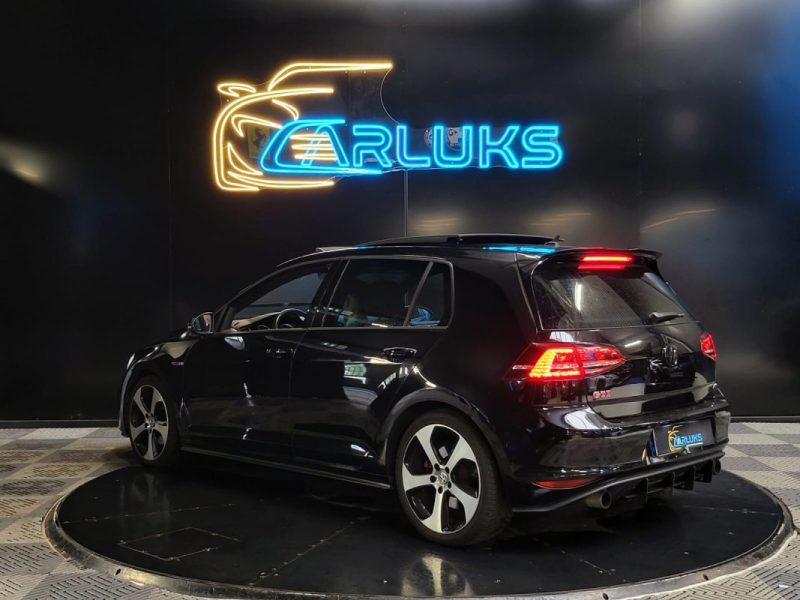 VOLKSWAGEN GOLF 2.0 TSI 220 GTI DSG / TOIT OUVRANT / APPLE CARPLAY / SUIVI COMPLET
