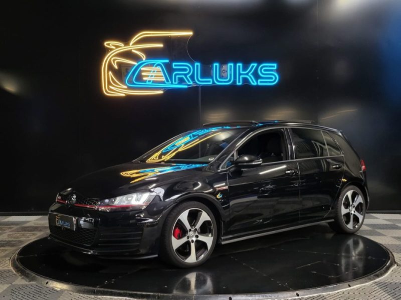 VOLKSWAGEN GOLF 2.0 TSI 220 GTI DSG / TOIT OUVRANT / APPLE CARPLAY / SUIVI COMPLET