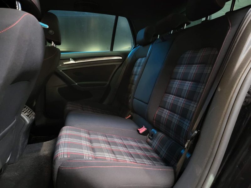 VOLKSWAGEN GOLF 2.0 TSI 220 GTI DSG / TOIT OUVRANT / APPLE CARPLAY / SUIVI COMPLET