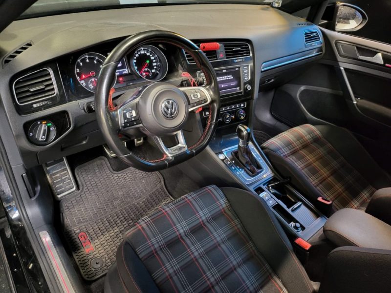 VOLKSWAGEN GOLF 2.0 TSI 220 GTI DSG / TOIT OUVRANT / APPLE CARPLAY / SUIVI COMPLET
