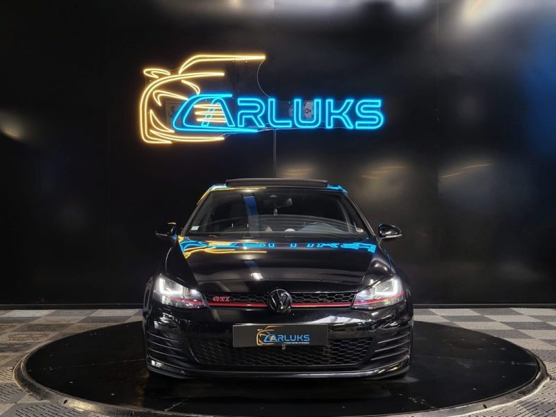 VOLKSWAGEN GOLF 2.0 TSI 220 GTI DSG / TOIT OUVRANT / APPLE CARPLAY / SUIVI COMPLET