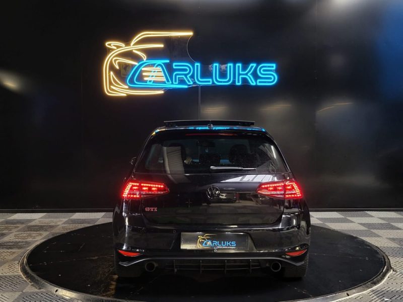 VOLKSWAGEN GOLF 2.0 TSI 220 GTI DSG / TOIT OUVRANT / APPLE CARPLAY / SUIVI COMPLET