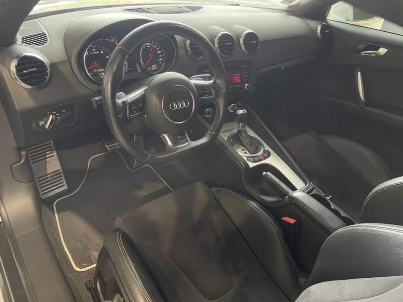 AUDI TTRS 2.5 TFSI 340 QUATTRO S-TRONIC / Française / Gris Suzuka