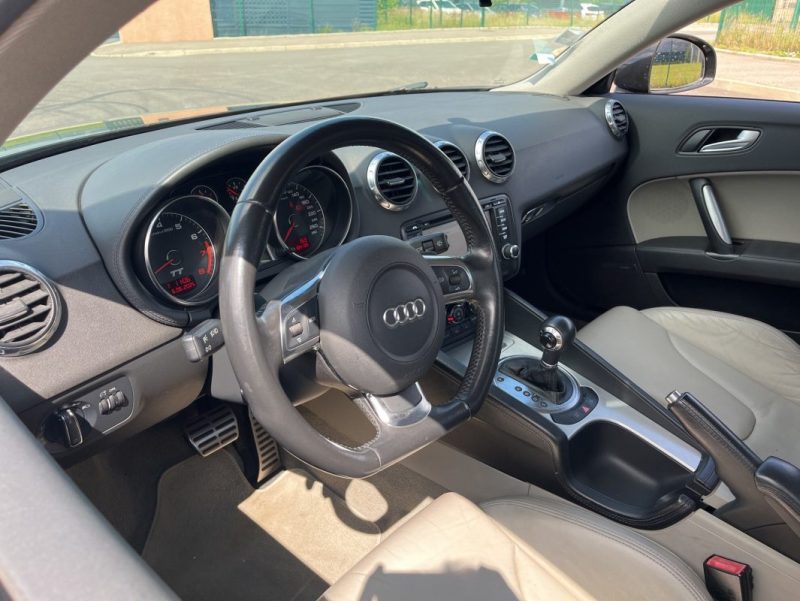 AUDI TT 3.2 L V6 QUATTRO 250 ch S-Tronic