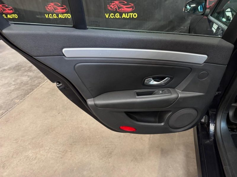 RENAULT LAGUNA 2.0i 140 Dynamique 