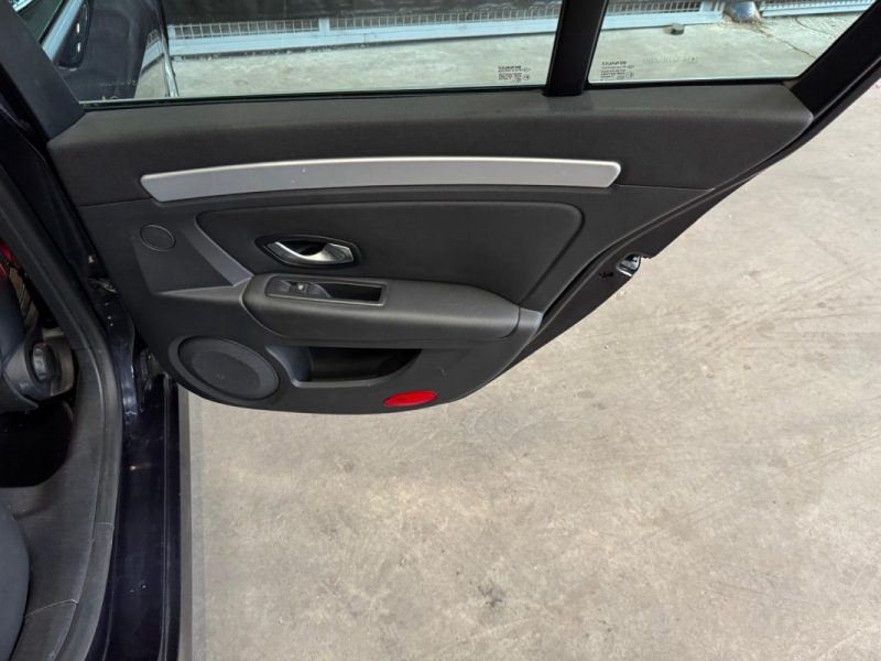 RENAULT LAGUNA 2.0i 140 Dynamique 