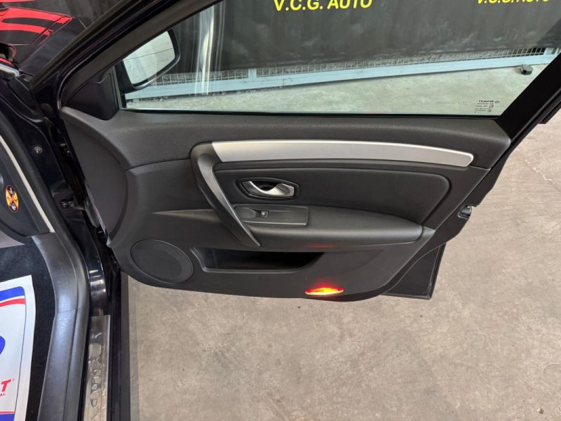 RENAULT LAGUNA 2.0i 140 Dynamique 