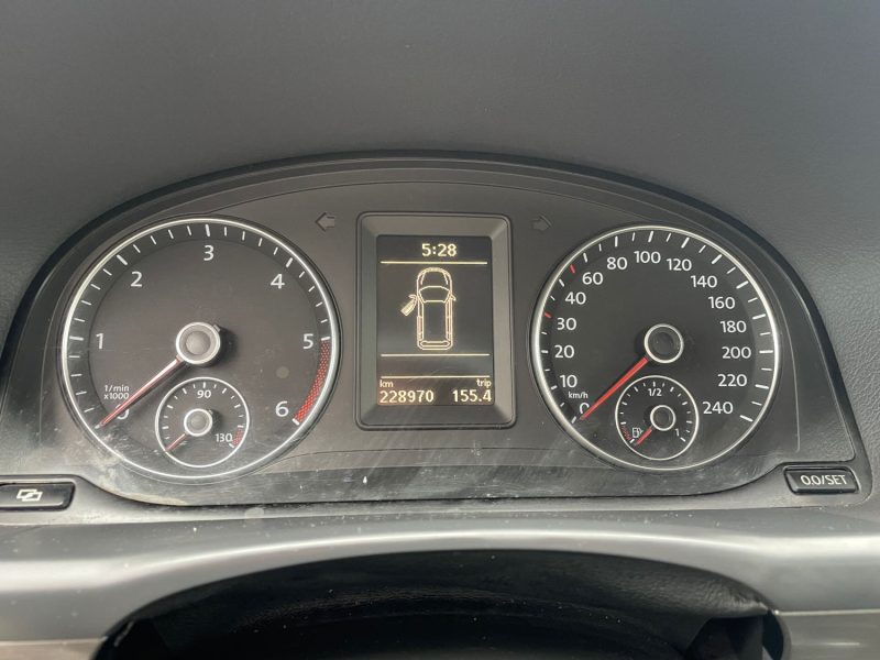 VOLKSWAGEN TOURAN 2012