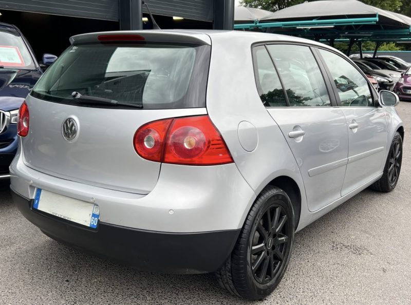 VOLKSWAGEN GOLF 5 V 1.6 FSI 102 Cv BOITE AUTOMATIQUE 5 PORTES - GARANTIE 1 AN