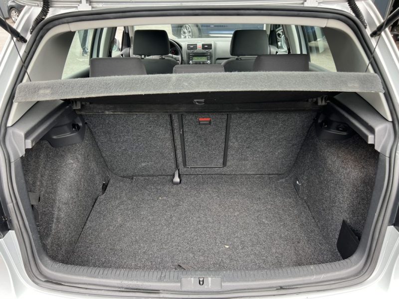 VOLKSWAGEN GOLF 5 V 1.6 FSI 102 Cv BOITE AUTOMATIQUE 5 PORTES - GARANTIE 1 AN