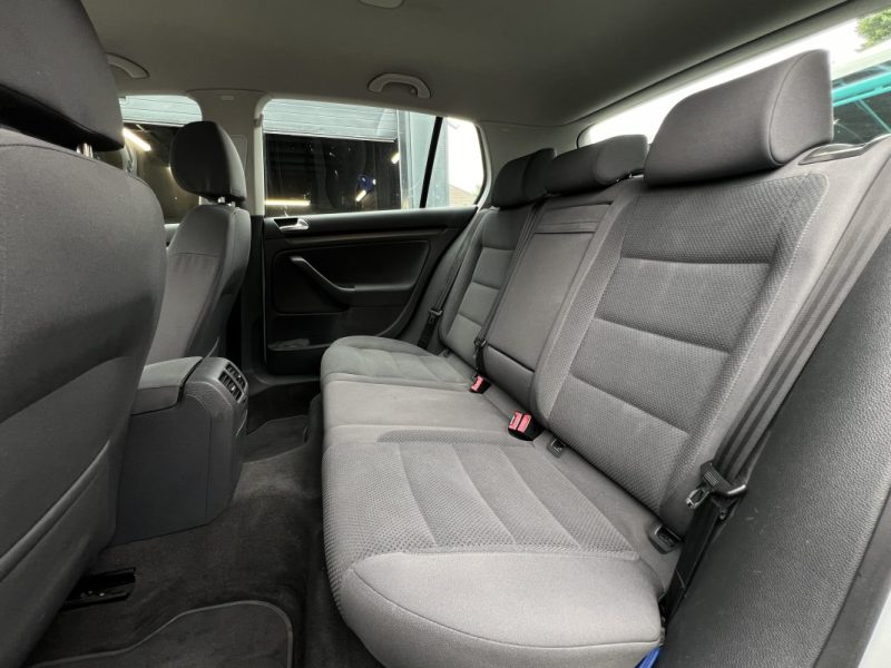 VOLKSWAGEN GOLF 5 V 1.6 FSI 102 Cv BOITE AUTOMATIQUE 5 PORTES - GARANTIE 1 AN