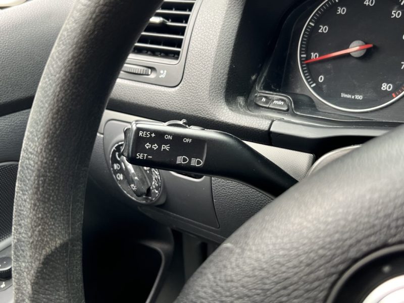 VOLKSWAGEN GOLF 5 V 1.6 FSI 102 Cv BOITE AUTOMATIQUE 5 PORTES - GARANTIE 1 AN