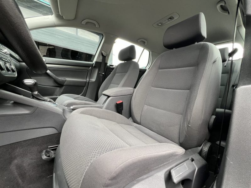 VOLKSWAGEN GOLF 5 V 1.6 FSI 102 Cv BOITE AUTOMATIQUE 5 PORTES - GARANTIE 1 AN