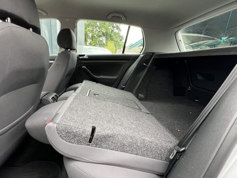 VOLKSWAGEN GOLF 5 V 1.6 FSI 102 Cv BOITE AUTOMATIQUE 5 PORTES - GARANTIE 1 AN