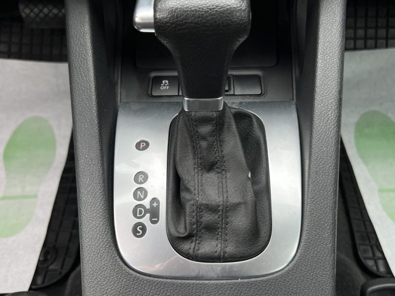 VOLKSWAGEN GOLF 5 V 1.6 FSI 102 Cv BOITE AUTOMATIQUE 5 PORTES - GARANTIE 1 AN