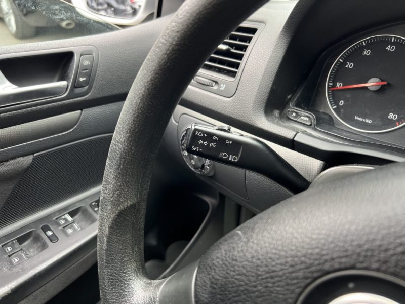 VOLKSWAGEN GOLF 5 V 1.6 FSI 102 Cv BOITE AUTOMATIQUE 5 PORTES - GARANTIE 1 AN