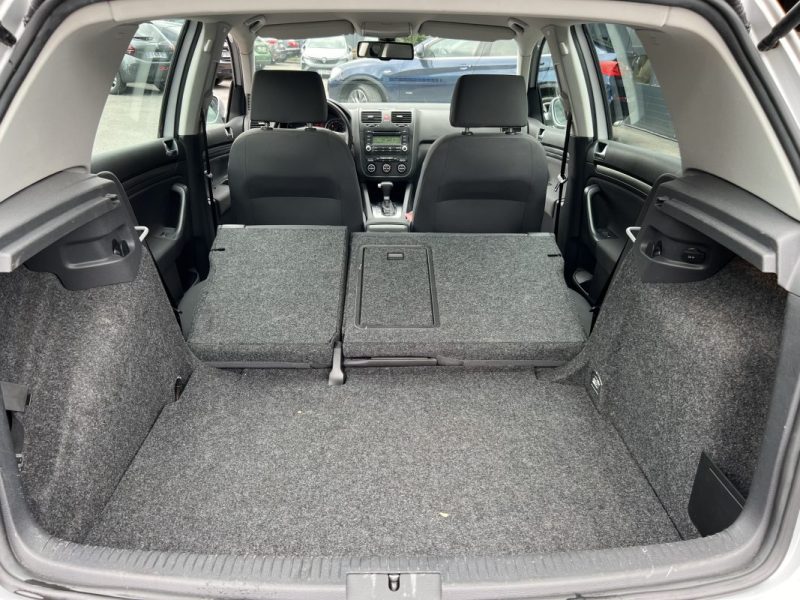 VOLKSWAGEN GOLF 5 V 1.6 FSI 102 Cv BOITE AUTOMATIQUE 5 PORTES - GARANTIE 1 AN