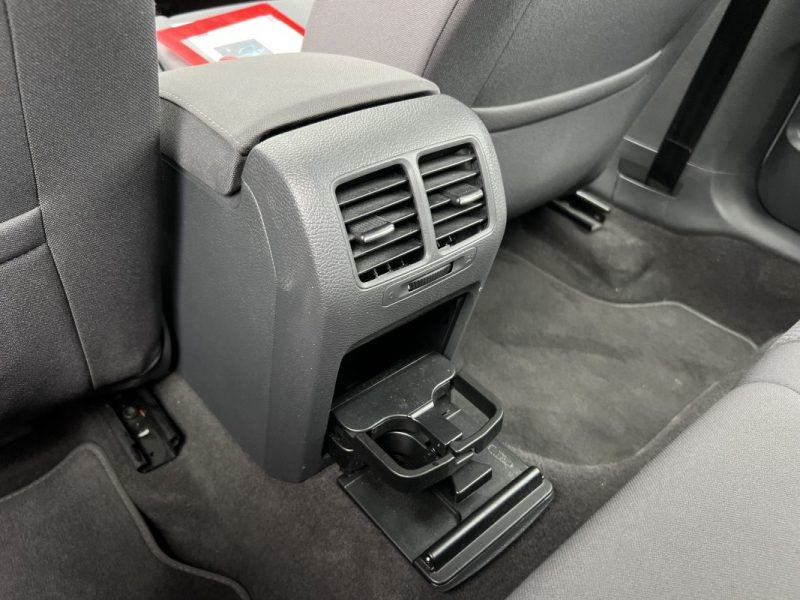 VOLKSWAGEN GOLF 5 V 1.6 FSI 102 Cv BOITE AUTOMATIQUE 5 PORTES - GARANTIE 1 AN