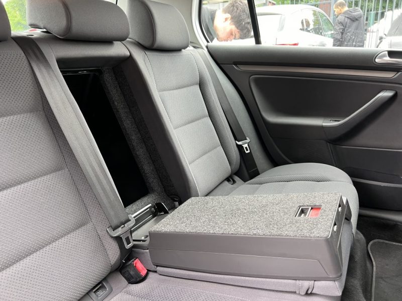 VOLKSWAGEN GOLF 5 V 1.6 FSI 102 Cv BOITE AUTOMATIQUE 5 PORTES - GARANTIE 1 AN