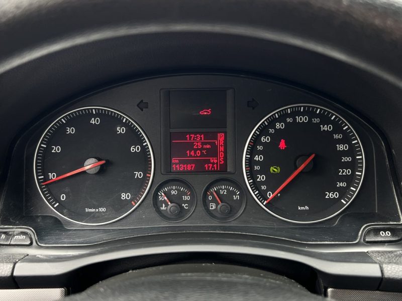 VOLKSWAGEN GOLF 5 V 1.6 FSI 102 Cv BOITE AUTOMATIQUE 5 PORTES - GARANTIE 1 AN