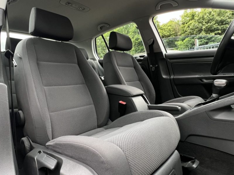 VOLKSWAGEN GOLF 5 V 1.6 FSI 102 Cv BOITE AUTOMATIQUE 5 PORTES - GARANTIE 1 AN