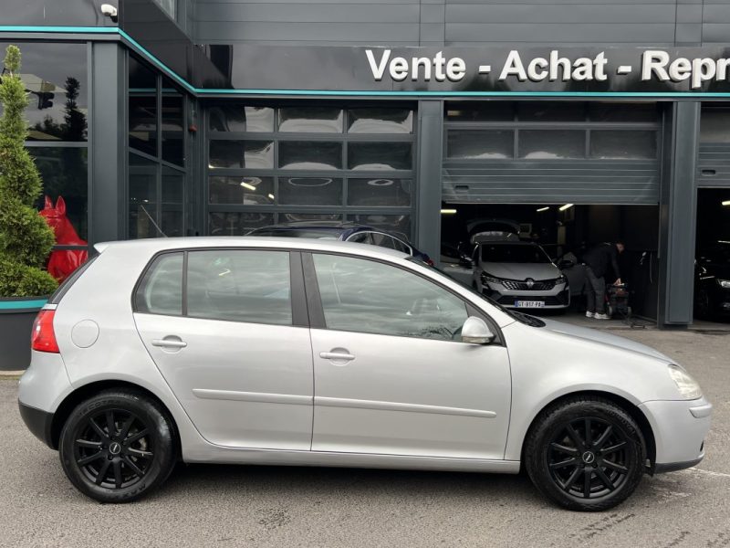 VOLKSWAGEN GOLF 5 V 1.6 FSI 102 Cv BOITE AUTOMATIQUE 5 PORTES - GARANTIE 1 AN