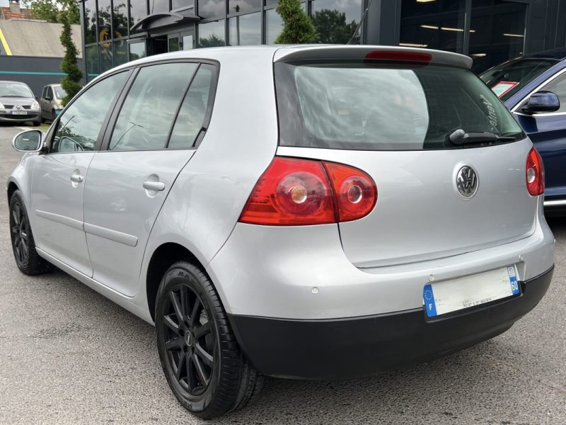 VOLKSWAGEN GOLF 5 V 1.6 FSI 102 Cv BOITE AUTOMATIQUE 5 PORTES - GARANTIE 1 AN
