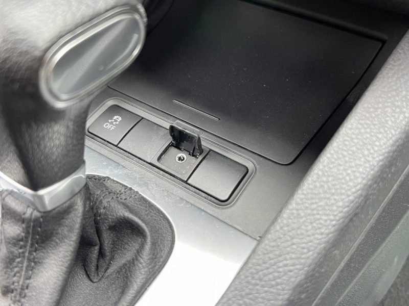 VOLKSWAGEN GOLF 5 V 1.6 FSI 102 Cv BOITE AUTOMATIQUE 5 PORTES - GARANTIE 1 AN