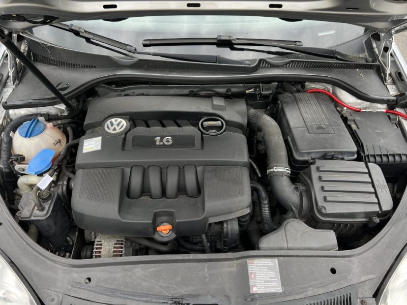 VOLKSWAGEN GOLF 5 V 1.6 FSI 102 Cv BOITE AUTOMATIQUE 5 PORTES - GARANTIE 1 AN