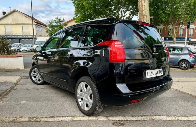 PEUGEOT 5008 2015
