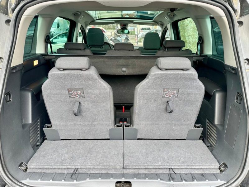 PEUGEOT 5008 2015