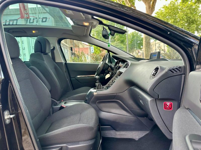 PEUGEOT 5008 2015