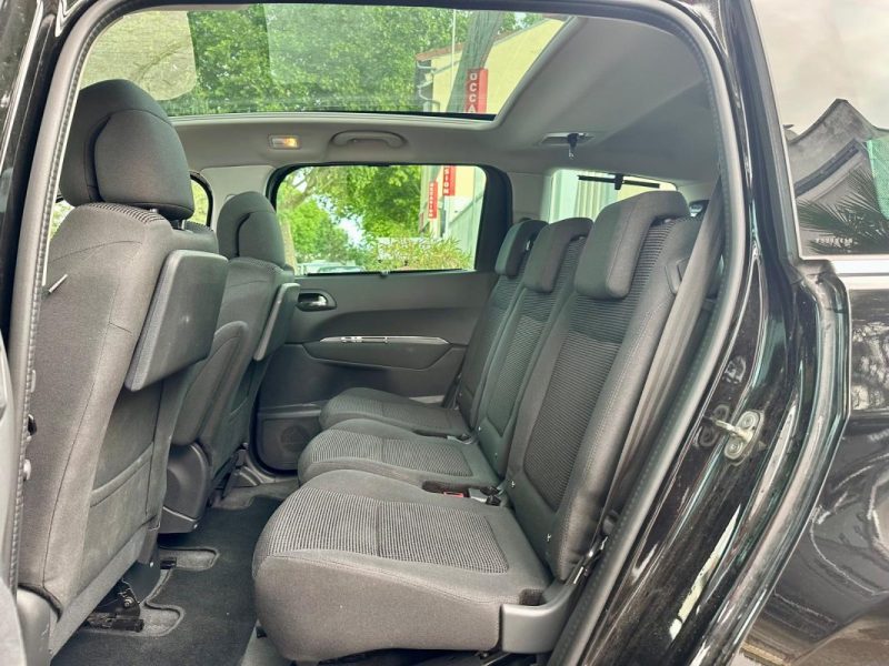 PEUGEOT 5008 2015