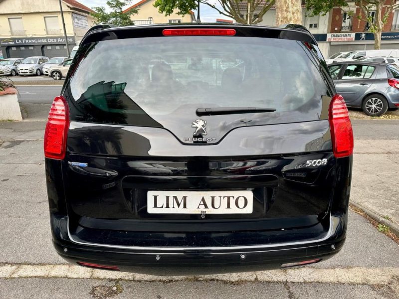 PEUGEOT 5008 2015