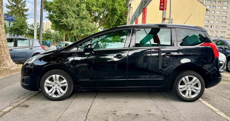 PEUGEOT 5008 2015