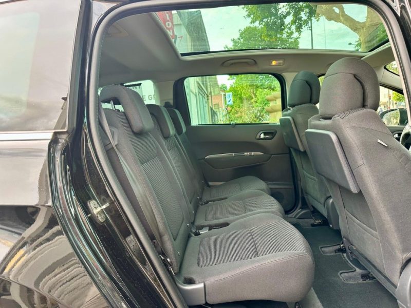 PEUGEOT 5008 2015