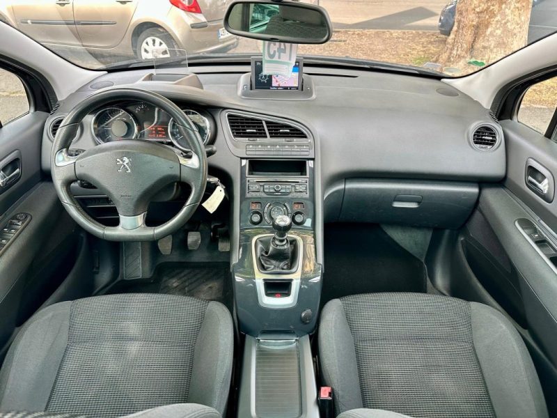 PEUGEOT 5008 2015