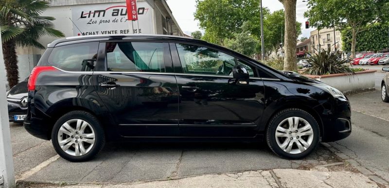 PEUGEOT 5008 2015