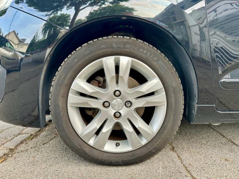 PEUGEOT 5008 2015