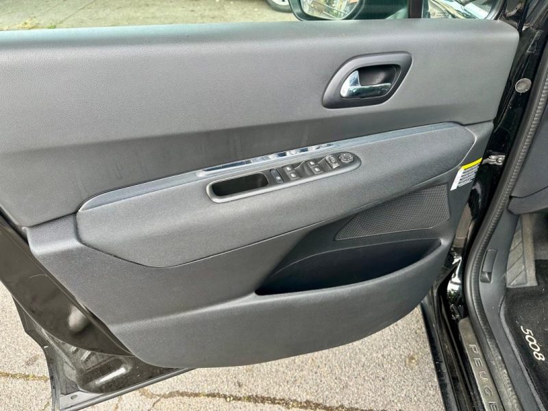 PEUGEOT 5008 2015