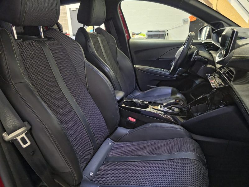 Peugeot 208 GT LINE 1.2 PureTech 100 ch EAT8 / SUIVI COMPLET PEUGEOT