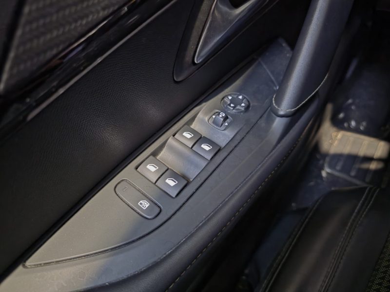 Peugeot 208 GT LINE 1.2 PureTech 100 ch EAT8 / SUIVI COMPLET PEUGEOT