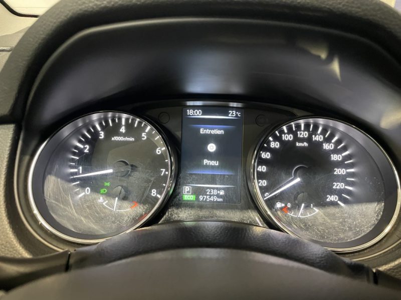NISSAN QASHQAI 2015