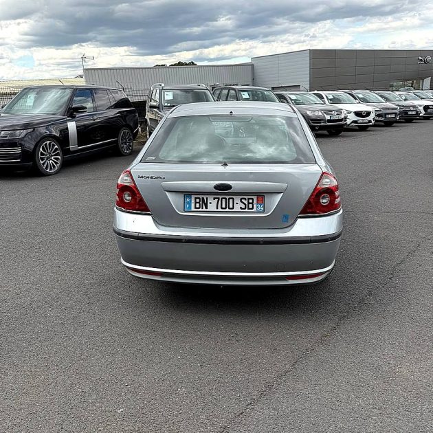 FORD MONDEO 2.0i 145ch 16V  BVA EQUIPÉ HANDICAP
